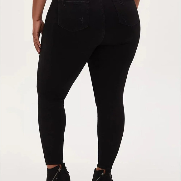 Torrid SKY HIGH SKINNY JEAN - PREMIUM STRETCH BLACK Size 24S - Picture 3 of 13